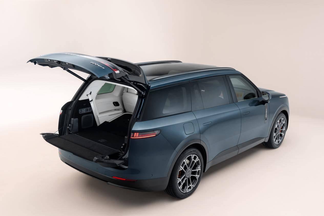 0累计交付超3万征服高端SUV市场新葡京博彩硬核技术火出圈！领克90(图3)